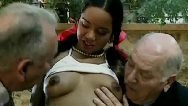 بانوی تنومند با لباس زیر زنانه شاد، ملونی کانتی از دانلود فیلم سکسی مادر دیک خودداری می کند