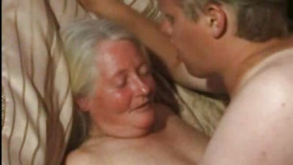 شخص مطیع در حال خوردن و بیهوش کردن مقعد ضربان فیلم سکس زوری با مادر دار در ویدیوی هاردکور